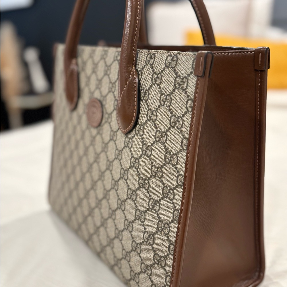 Gucci Tan and Brown Signature Tote - Picture 2 of 7